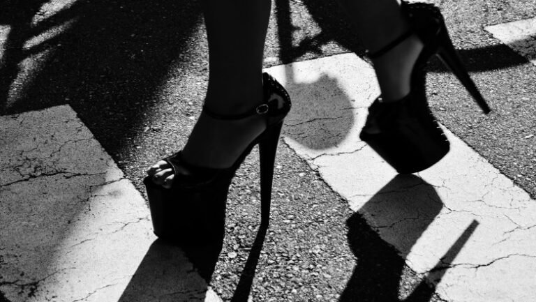 prostitutia-ar-putea-fi-reglementata-prin-lege-initiativa-in-parlament-semnata-de-liberali.-reactie-din-psd