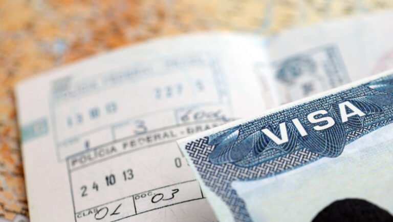 cate-vize-au-revocat-sua-de-la-revenirea-lui-donald-trump.-cifra-record-in-doar-un-an-de-mandat