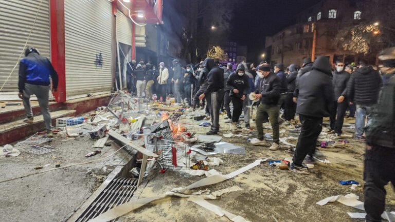 autoritatile-iraniene-anunta-executii-iminente-ale-participantilor-la-proteste.-un-tanar-urmeaza-sa-fie-spanzurat-public-azi