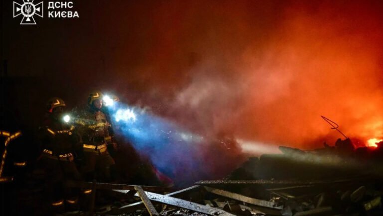 cel-putin-patru-morti-in-ucraina,-in-urma-atacurilor-ruse.-doua-petroliere-au-fost-lovite-in-marea-neagra