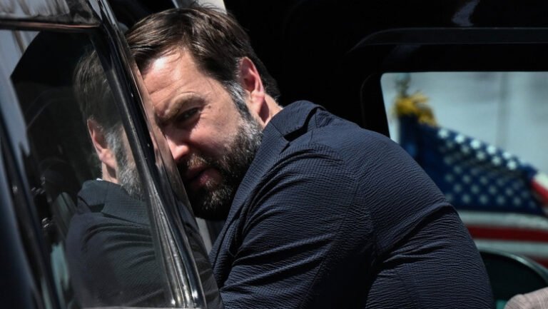 „vance-ne-uraste”:-temerile-europei-cu-privire-la-groenlanda-cresc-pe-masura-ce-vicepresedintele-sua-se-implica-in-discutii-(politico)