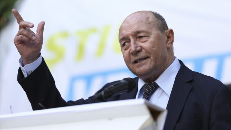 basescu-avertizeaza:-numirea-sefilor-sri-si-sie-va-fi-„foarte-grea”-pentru-nicusor-dan