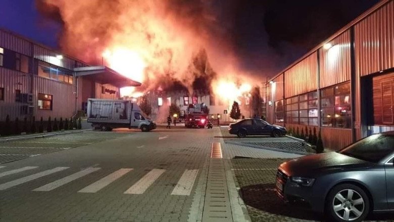 incendiu-puternic-la-o-fabrica-din-cluj:-2000-de-metri-patrati-afectati.-a-fost-emis-mesaj-ro-alert incendiu-puternic-la-o-fabrica-din-cluj:-2000-de-metri-patrati-afectati.-a-fost-emis-mesaj-ro-alert