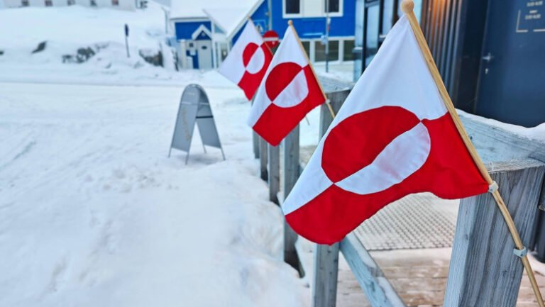 „nu-punem-mare-pret-pe-bani,-buze-tip-kardashian-sau-sani-falsi”.-reactia-unor-locuitori-din-groenlanda-la-amenintarile-lui-trump