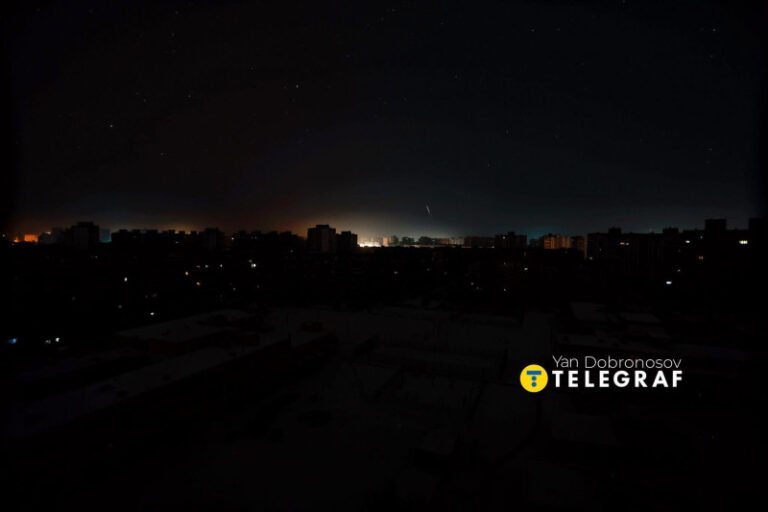 rachetele-si-dronele-rusesti-au-lovit-kievul-in-plina-noapte-geroasa,-lasand-parti-din-oras-fara-curent-electric-si-fara-apa