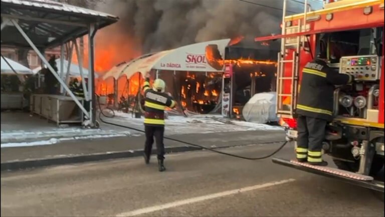 incendiu-puternic-in-craiova:-o-piata-a-fost-cuprinsa-de-flacari.-pompierii-intervin-cu-mai-multe-autospeciale