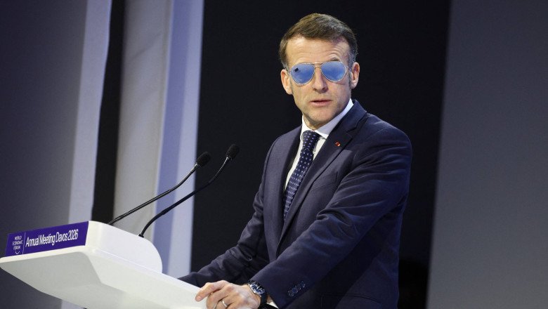 aparitie-de-senzatie-a-lui-emmanuel-macron.-presedintele-francez-a-purtat-ochelari-de-soare-in-timp-ce-a-sustinut-un-discurs-la-davos aparitie-de-senzatie-a-lui-emmanuel-macron.-presedintele-francez-a-purtat-ochelari-de-soare-in-timp-ce-a-sustinut-un-discurs-la-davos
