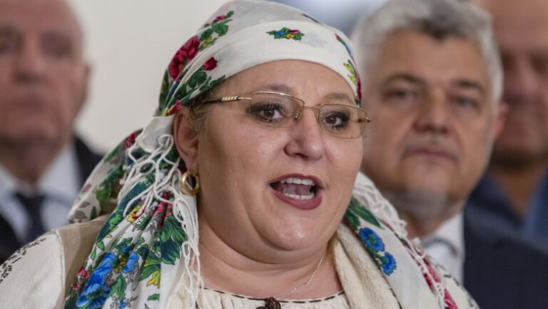 diana-sosoaca,-atac-la-maria-zaharova-si-acuzatii-de-manipulare-istorica-catre-rusia:-„epoca-imperiilor-si-a-dictatelor-a-apus”