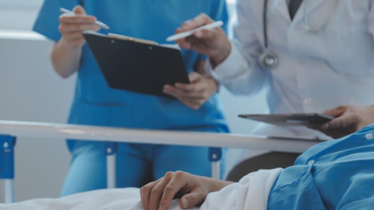 val-de-gripa-in-romania:-20-de-oameni-au-murit-intr-o-saptamana.-numarul-cazurilor-de-infectii-respiratorii-a-crescut-cu-peste-30%