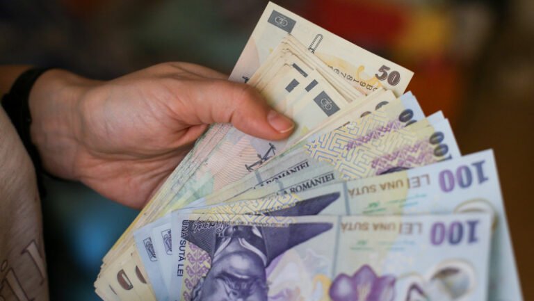 pensia-de-stat-versus-pensia-privata:-ce-optiune-de-economisire-iti-asigura-mai-multi-bani-la-batranete,-potrivit-specialistilor