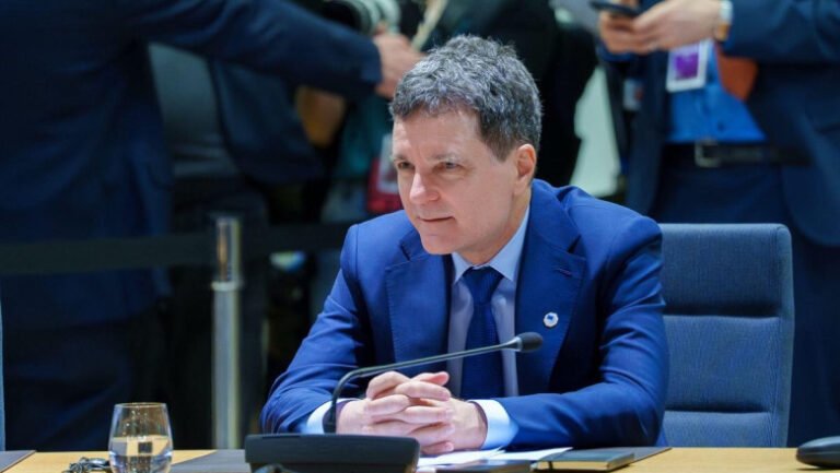 nicusor-dan-sfatuieste-elevii-sa-faca-facultatea-in-romania:-exista-riscul-sa-pierzi-ceva-semnificativ