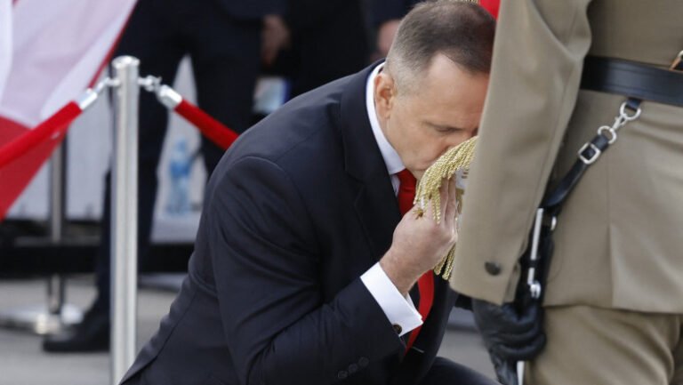 presedintele-si-premierul-polonez,-furiosi,-fac-front-comun-impotriva-declaratiilor-lui-donald-trump:-„soldatii-polonezi-sunt-eroi”