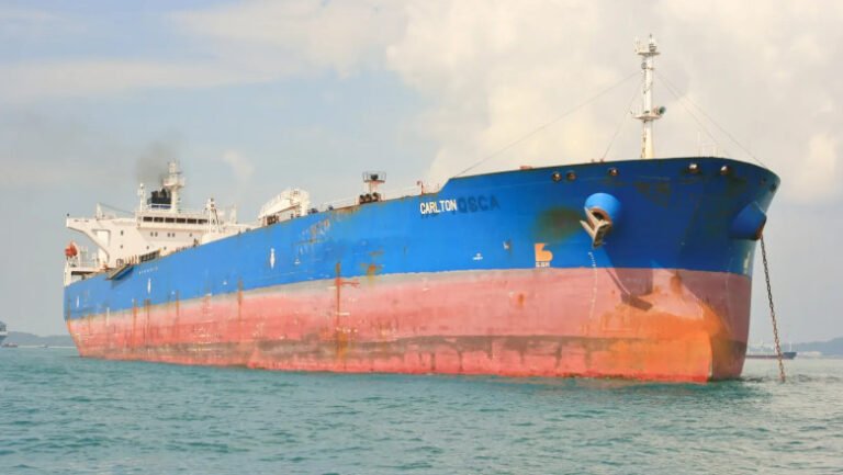 petrolierul-grinch,-suspectat-face-parte-din-flota-fantoma-a-lui-putin,-a-fost-confiscat-in-apropiere-de-marsilia