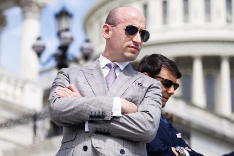 „raul-este-rezistent,-nu-simte-rusine”.-ce-sanse-sunt-ca-stephen-miller,-arhitectul-represiunii-ice,-sa-fie-indepartat-de-la-casa-alba