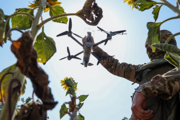 „herson-este-doar-inceputul”-scene-post-apocaliptice-in-orasul-din-ucraina-invadat-de-roboti-zburatori.-„nu-exista-scapare”