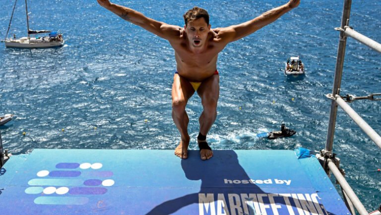 romanul-constantin-popovici-a-fost-desemnat-cel-mai-bun-sportiv-din-europa-in-2025-la-sarituri-in-apa-de-la-mare-inaltime