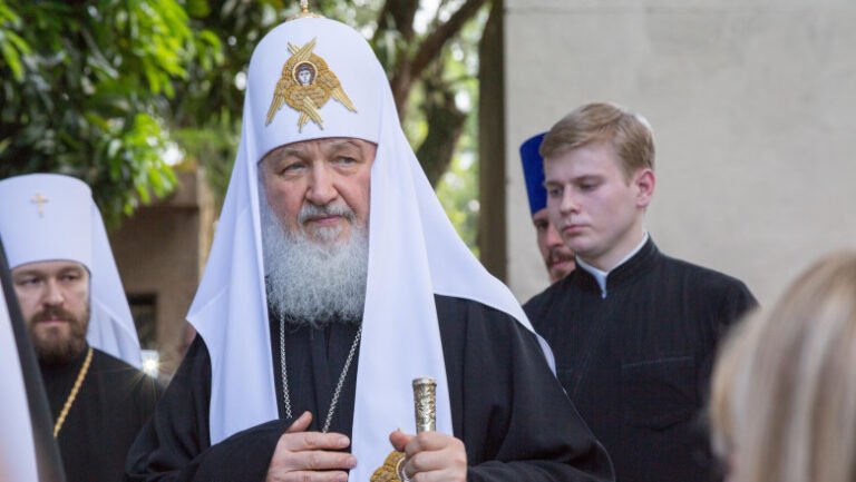 „avortul-sa-fie-imposibil-fara-consimtamantul-sotului.”-patriarhul-kirill-sustine-restrictionarea-drepturilor-femeii-in-rusia