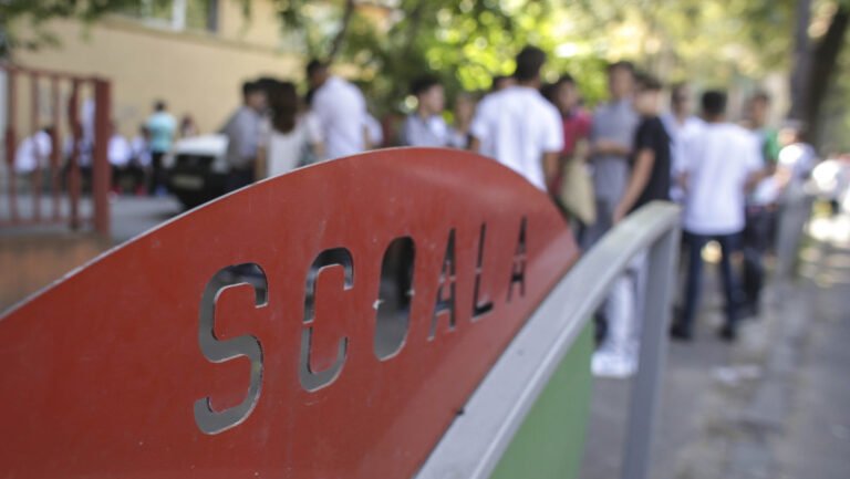 nicusor-dan:-„e-un-act-de-curaj-pentru-cineva-sa-fie-ministru-al-educatiei.-nu-exista-motivatie-profesionala”