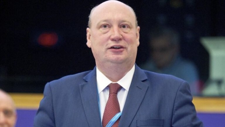 estonianul-henrik-hololei,-inalt-functionar-la-bruxelles,-a-fost-demis-de-ce-din-cauza-suspiciunilor-ca-a-primit-cadouri-de-la-qatar