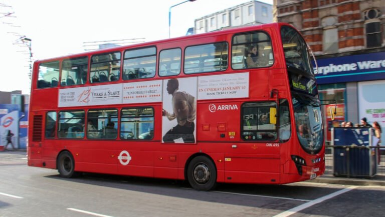 un-sofer-de-autobuz-a-devenit-„erou”-dupa-ce-a-prins-un-hot-care-atacase-o-pasagera.-apoi,-compania-l-a-concediat