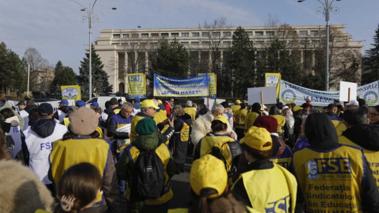 profesorii-ies-din-nou-in-strada.-o-greva-de-avertisment-ar-putea-avea-loc-chiar-in-timpul-simularilor-de-examene-nationale