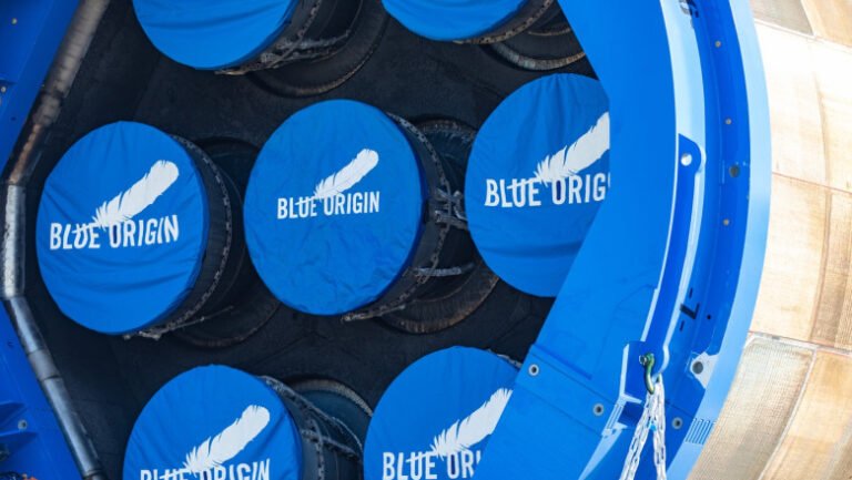 blue-origin-si-a-suspendat-lansarile-spatiale-turistice.-compania-lui-jeff-bezos-vrea-sa-duca-oameni-pe-luna