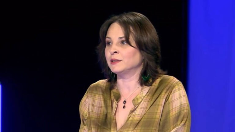 gimnastica-in-comunism-campioana-corina-ungureanu:-„stateai-drept,-erai-soldatel,-nu-spuneai-mare-lucru-acasa.-aveai-un-singur-vis”