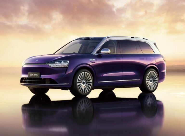 clasamentul-calitatii-nev-2025-(jd.-power):-aito-si-tesla-domina-podiumul,-in-timp-ce-byd-stagneaza-sub-medie