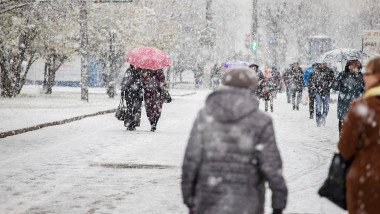 Meteorologii anunță cod portocaliu de ninsori și vânt puternic în ziua de Crăciun. Care sunt zonele afectate de cod portocaliu