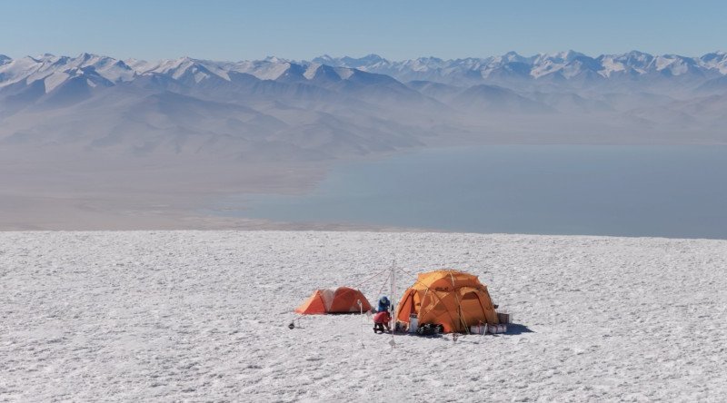 ghețar-munții-pamir-cercetători