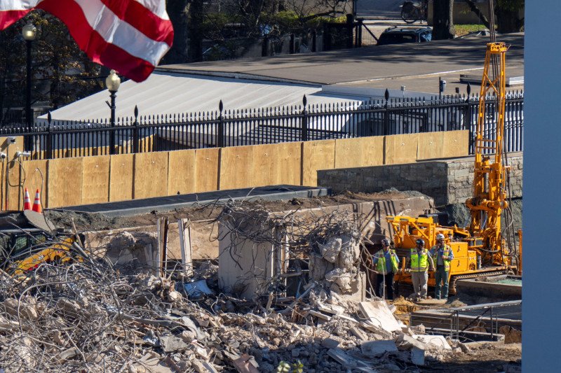 aripa de est demolata casa alba