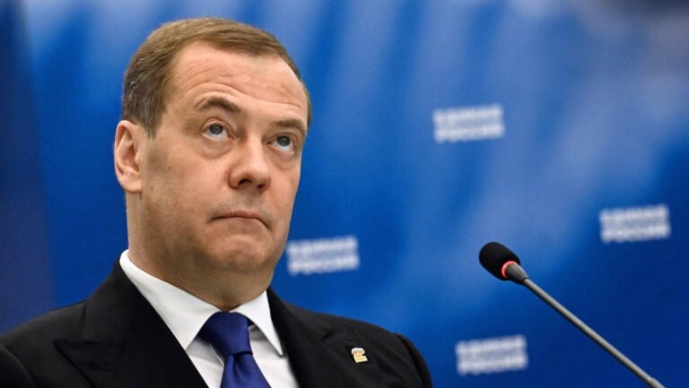 medvedev-spune-ca-trump-este-un-lider-eficient-care-cauta-pacea.-„contactele-cu-americanii-au-devenit-mult-mai-productive”