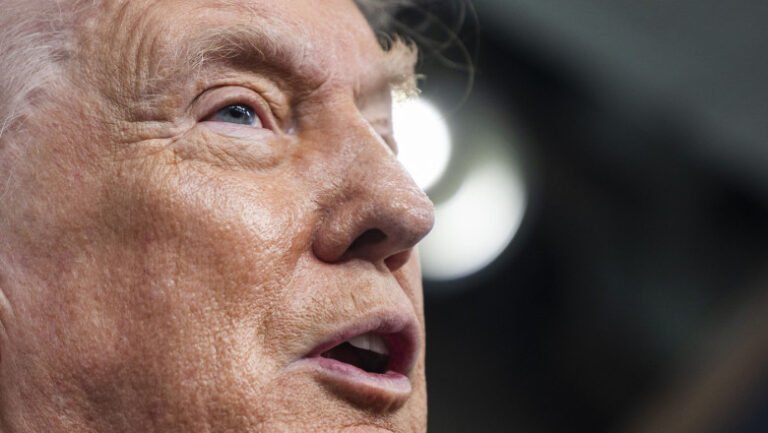 trump-vorbeste-pentru-prima-oara-despre-noul-lot-de-documente-din-dosarele-epstein.-„cu-siguranta-vom-da-in-judecata”