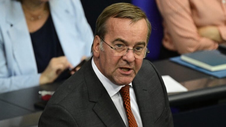 ministrul-german-al-apararii-sustine-ca-situatia-nato-aminteste-de-o-criza-a-unei-casnicii-de-20-de-ani:-„fuga-sau-lupta”