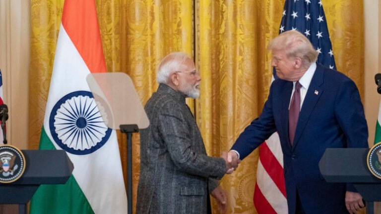 trump-anunta-un-acord-comercial-intre-sua-si-india,-care-ar-urma-sa-nu-mai-cumpere-petrol-rusesc