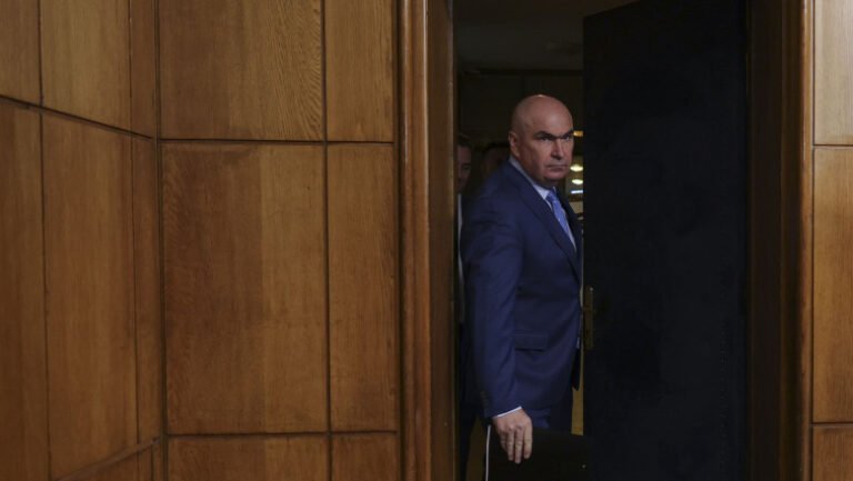 ilie-bolojan-se-intalneste-cu-primarii,-la-guvern,-inainte-ca-bugetul-pe-2026-sa-fie-gata.-reforma-administratiei-inca-asteapta