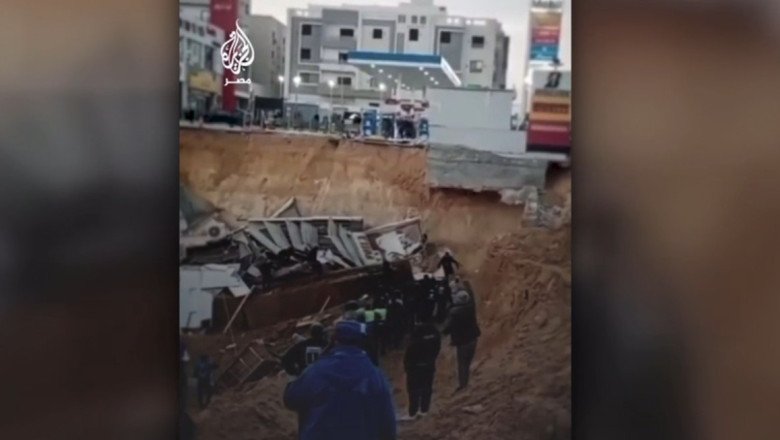 momente-de-panica-in-egipt,-dupa-ce-un-teren-s-a-surpat-si-a-inghitit-doua-magazine-in-new-cairo