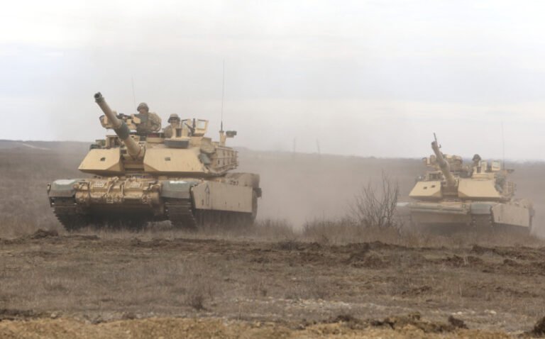 exercitii-militare-in-poligonul-smardan-la-care-a-participat-si-armata-sua-cu-mai-mule-tancuri-abrams