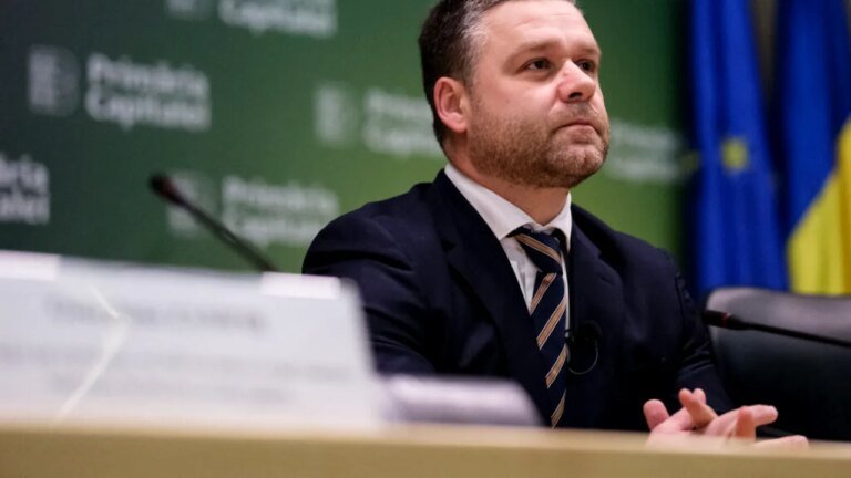 ciprian-ciucu,-live-din-autobuz:-situatia-financiara-a-stb-este-extrem-de-proasta-/-ce-spune-despre-zvonurile-privind-taierea-salariilor-la-stb