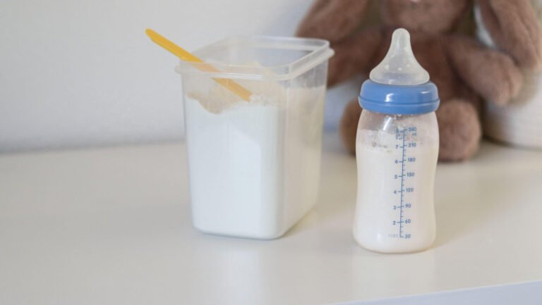 alerta-alimentara-in-romania:-lapte-praf-pentru-sugari,-retras-din-magazine-din-cauza-unei-toxine