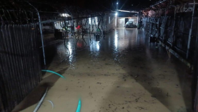 cod-rosu-de-inundatii-in-buzau:-drumuri-blocate-dupa-ploi-torentiale-21-de-localitati-din-5-judete,-afectate.-anuntul-dianei-buzoianu