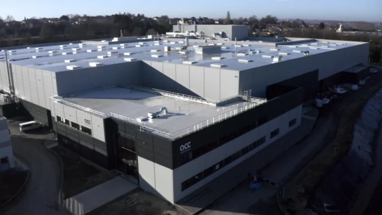 adio,-gigafabrici-|-stellantis-si-mercedes-abandoneaza-uzinele-de-baterii-din-germania-si-italia