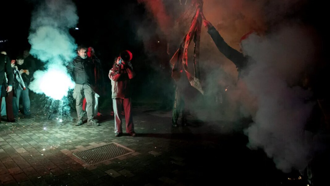ciocniri-la-milano-in-timpul-jocurilor-olimpice:-protestatari-au-aruncat-petarde,-politia-a-folosit-gaze-lacrimogene