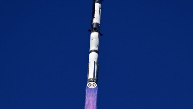 elon-musk-amana-planurile-pentru-marte:-spacex-se-va-concentra-pe-o-misiune-spre-luna,-in-2027