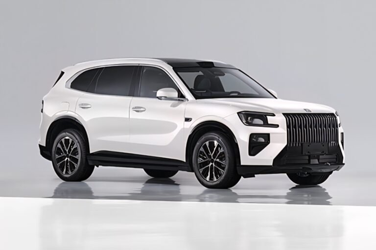 zeekr-8x-phev-primeste-o-versiune-„sport”-cu-eleron-electric-si-peste-1.300-cp