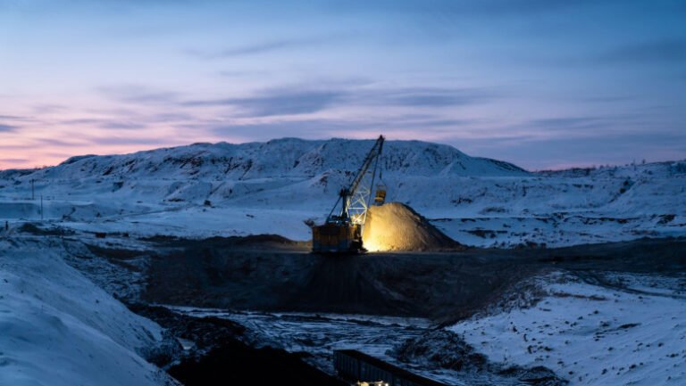 probleme-la-mina-rovinari-din-gorj,-din-cauza-unei-alunecari-de-teren:-nu-sunt-victime,-au-fost-afectate-doua-transportoare-cu-banda