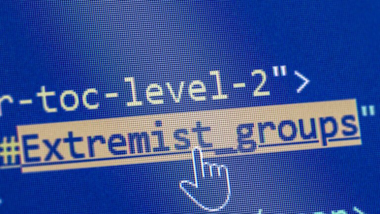 cum-castiga-o-cunoscuta-platforma-online-bani-din-buletine-informative-naziste-(the-guardian)