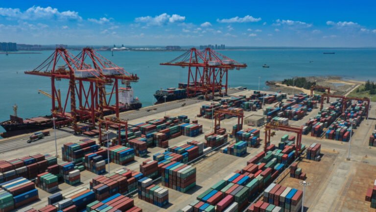 deficitul-comercial-al-romaniei-a-scazut-la-32,7-miliarde-euro-in-2025,-dupa-ce-exporturile-au-crescut-mai-rapid-decat-importurile