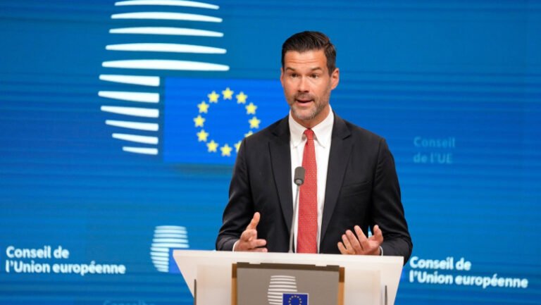 suedia-va-adopta-reguli-mai-stricte-pentru-obtinerea-cetateniei.-„schimbari-istorice”,-spune-ministrul-imigratiei