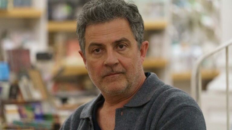 mihai-calin:-„nu-faci-un-rol-doar-la-repetitii.-daca-vezi-pe-cineva-care-vorbeste-singur,-ori-are-probleme-psihice,-ori-este-actor”